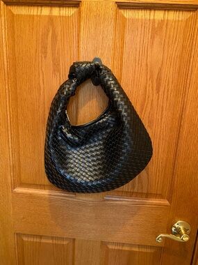 Jen & Co Hobo
NWOT